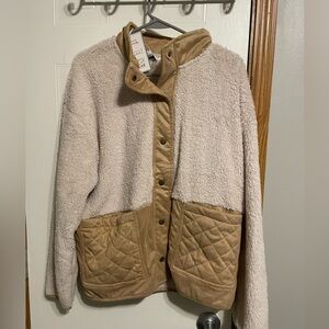 Jen&co fleece button up jacket size L/XL. NWT